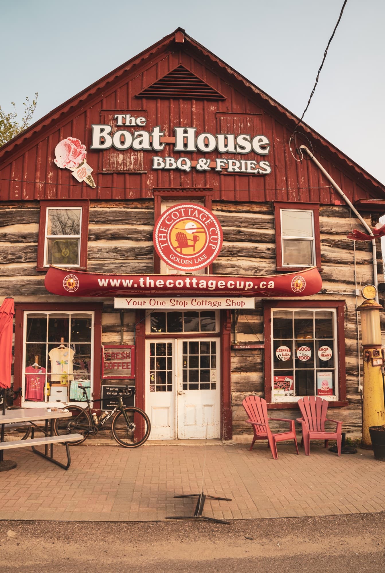 The Cottage Cup: log-cabin coffee and BBQ at the roadside